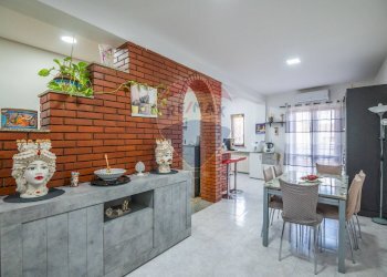 Sala da pranzo - Quadrilocale Via Giacomo Leopardi
 
12, Caltagirone - foto 1