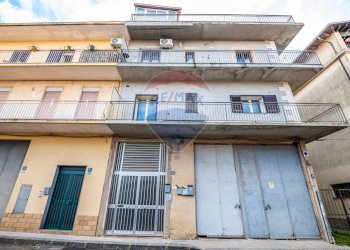 Edificio all\'aperto - Quadrilocale Via Giacomo Leopardi
 
12, Caltagirone - foto 26