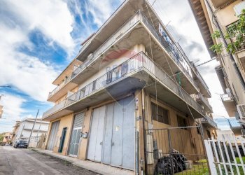 Edificio all\'aperto - Quadrilocale Via Giacomo Leopardi
 
12, Caltagirone - foto 27