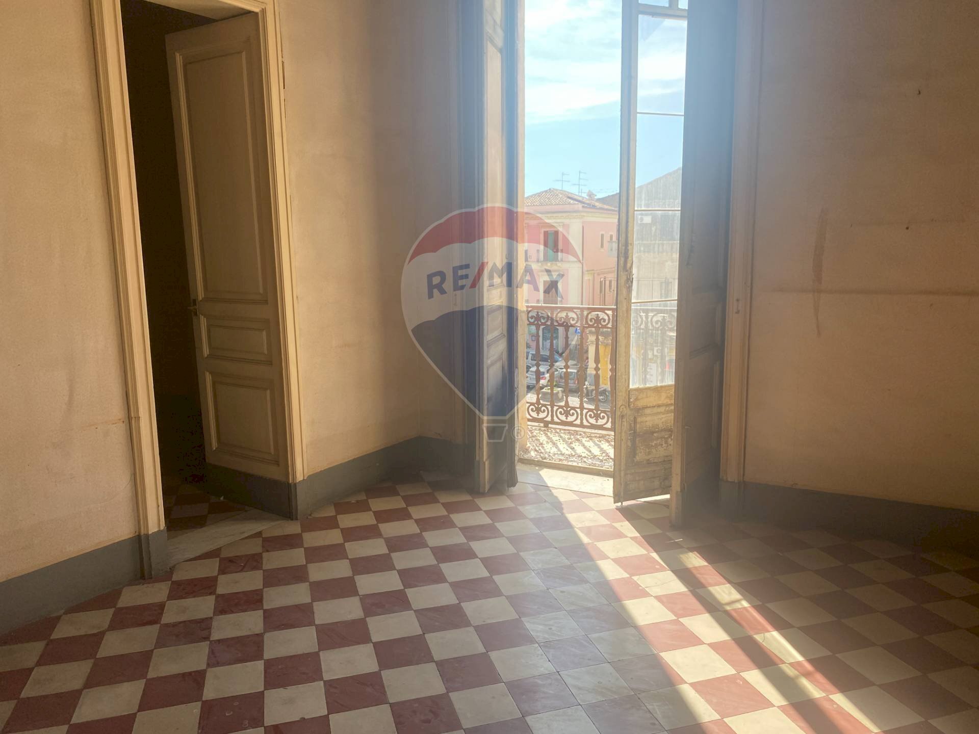 Stanza vuota - Appartamento via teatro
 
10, Paterno - foto 1