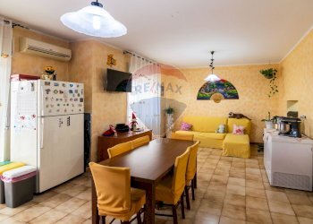 Sala da pranzo - Trilocale via Francesco Orestano
 
57, Aci Sant'Antonio - foto 10