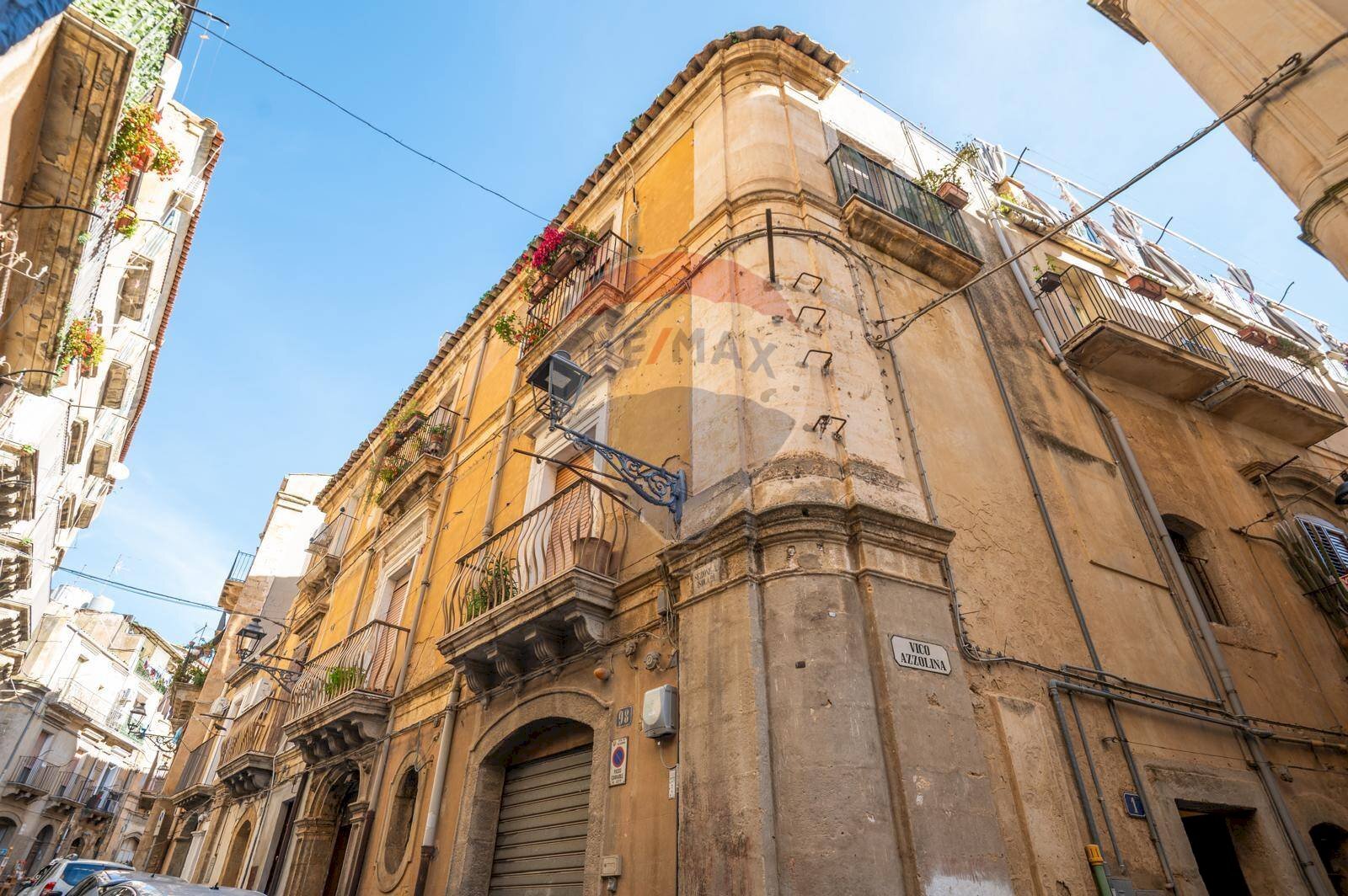 Edificio all\'aperto - Trilocale via AZZOLINA
 
1, Caltagirone - foto 2