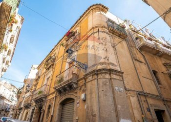 Edificio all\'aperto - Trilocale via AZZOLINA
 
1, Caltagirone - foto 2