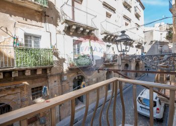 Balcone - Trilocale via AZZOLINA
 
1, Caltagirone - foto 3