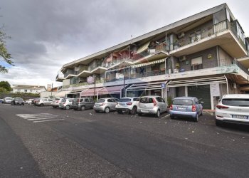 Edificio all\'aperto - Commercial Premises via etnea
 
374, Mascalucia - photo 3