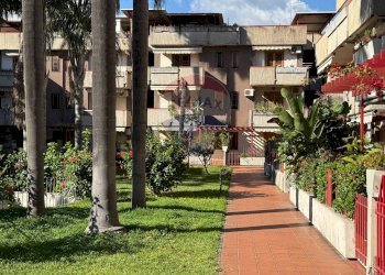 Edificio all\'aperto - Trilocale Via Spiaggia
 
353, Mascali - foto 2