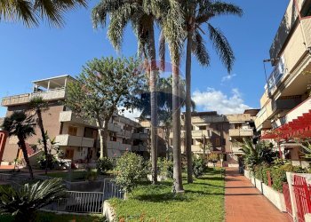 Edificio all\'aperto - Trilocale Via Spiaggia
 
353, Mascali - foto 19