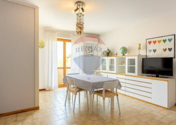 Sala da pranzo - Trilocale Via Spiaggia
 
353, Mascali - foto 6