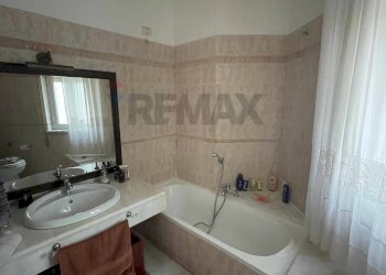 Bagno - Trilocale Via Consolare Valeria
 
74, Giardini-Naxos - foto 11