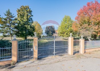 Edificio all\'aperto - Villa VIA NODARE
 
1, Dosolo - foto 2