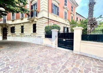 Edificio all\'aperto - Appartamento Piazza Mazzini
 
1, Terracina - foto 2
