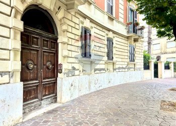 Edificio all\'aperto - Appartamento Piazza Mazzini
 
1, Terracina - foto 4