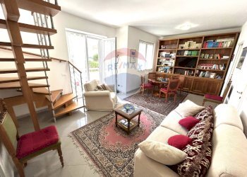 Sala da pranzo - Villa Bifamiliare Via San Rocco
 
32, Terracina - foto 4