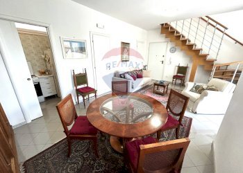 Sala da pranzo - Villa Bifamiliare Via San Rocco
 
32, Terracina - foto 5