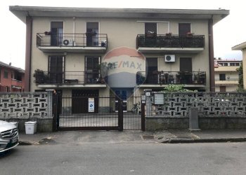 Edificio all\'aperto - Box Via Dei Fiori
 
6, Lacchiarella - photo 1