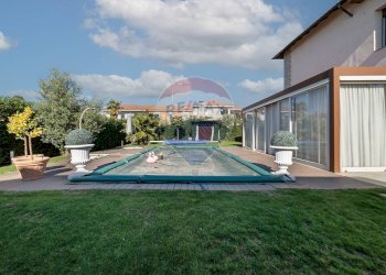 Piscina - Villa CORSO ITALIA
 
40, Arconate - foto 10