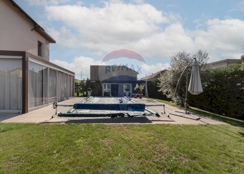 Giardino - Villa CORSO ITALIA
 
40, Arconate - foto 11