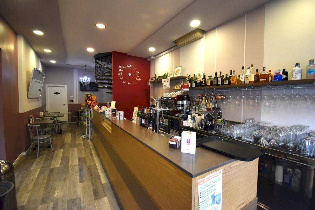 Foto 2 - Commercial Activity piazza MAZZINI, Castano Primo - photo 2