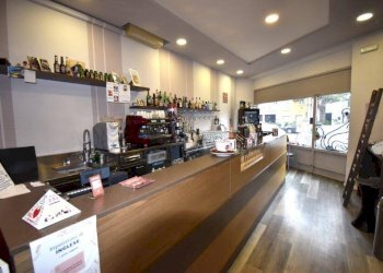 Foto 1 - Attività Commerciale piazza MAZZINI, Castano Primo - foto 1