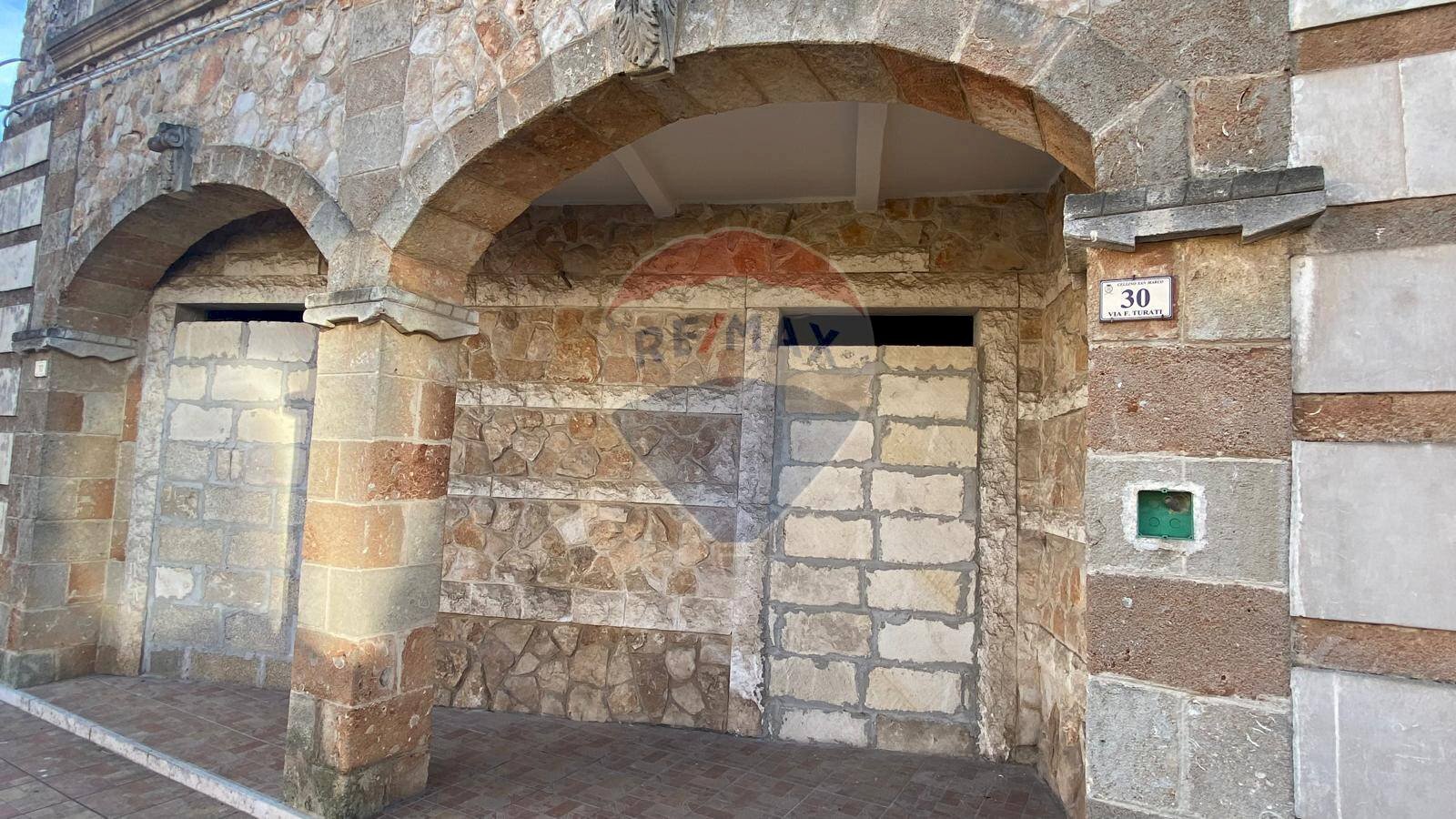 Edificio all\'aperto - Independent house Cellino San Marco - photo 3