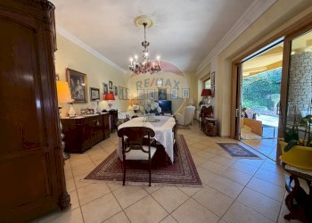 Sala da pranzo - Villa Via Delle Tre Grazie
 
16, Palermo - foto 46