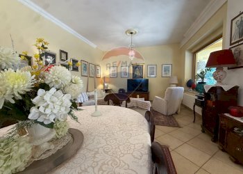 Sala da pranzo - Villa Via Delle Tre Grazie
 
16, Palermo - foto 48