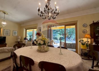 Sala da pranzo - Villa Via Delle Tre Grazie
 
16, Palermo - foto 50