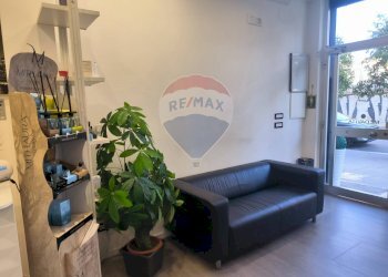 Soggiorno - Attività Commerciale Bari - foto 11