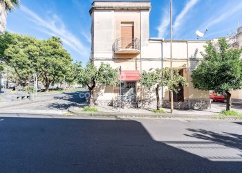 Foto 1 - Locale Commerciale Piazza Dante, Mascali - foto 1