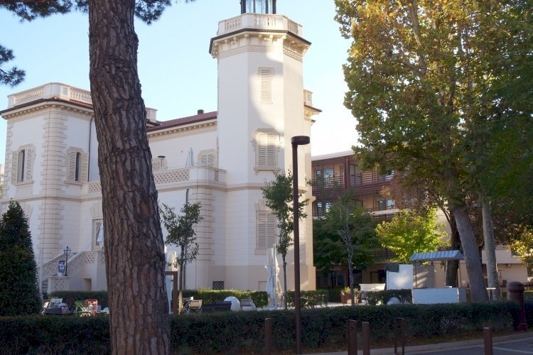 Embassy.JPG - Abbigliamento - Intimo Via Sigismondo 95, Rimini - foto 3