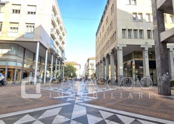 Three-room apartment Piazza Trento e Trieste, Busto Arsizio - photo 4