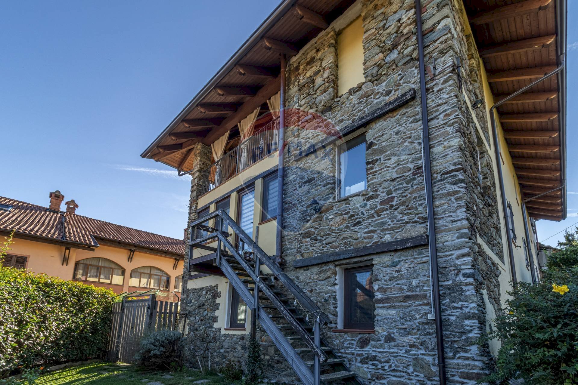 Casa indipendente Via Mombarone, 14 
 Centro, Donato - foto 1