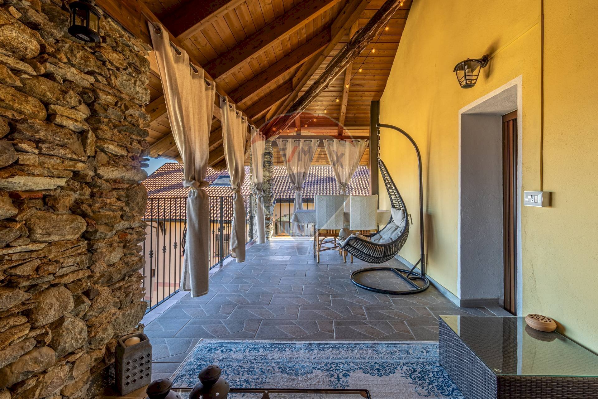 Casa indipendente Via Mombarone, 14 
 Centro, Donato - foto 3