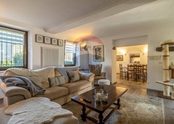 Casa indipendente Via Mombarone, 14
Centro, Donato - foto 32