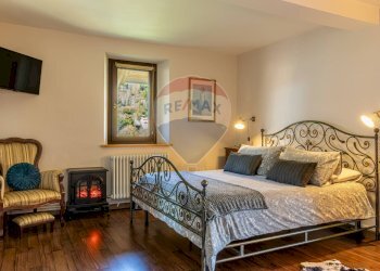 Casa indipendente Via Mombarone, 14
Centro, Donato - foto 8