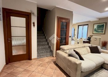 Portion of a house Via Bruna, San Francesco al Campo - photo 8