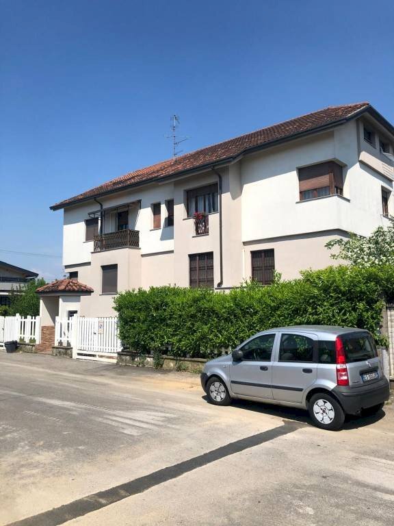 Facciata - Three-room apartment via Giambattista Tiepolo, Lainate - photo 2