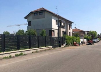 Facciata - Trilocale via Giambattista Tiepolo, Lainate - foto 4