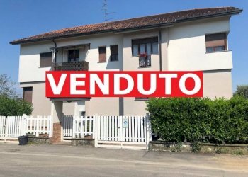 Facciata - Trilocale via Giambattista Tiepolo, Lainate - foto 1