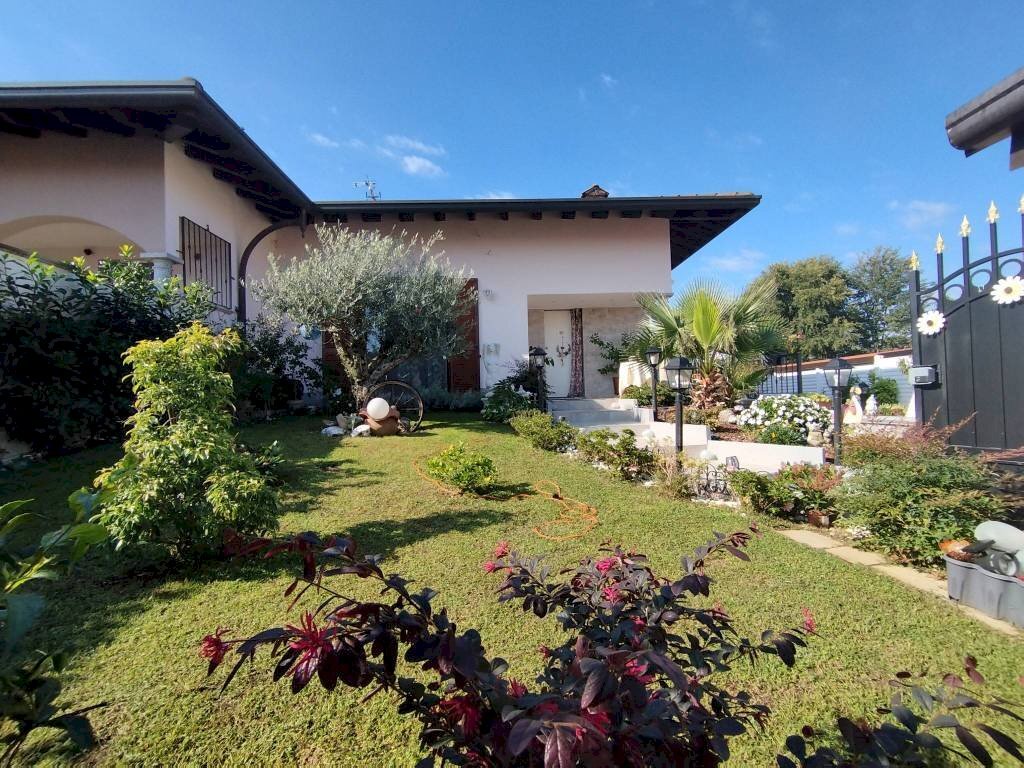 Giardino - Villa via Aldo Moro, Cuggiono - foto 2