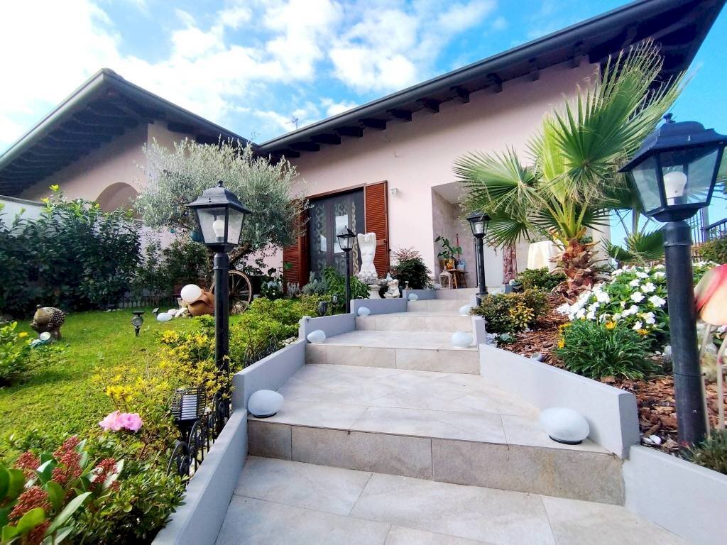 Vista - Villa via Aldo Moro, Cuggiono - foto 1