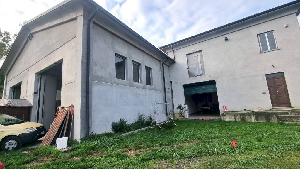 Facciata - Capannone via Stradale per Asti, 72, Azzano d'Asti - foto 1