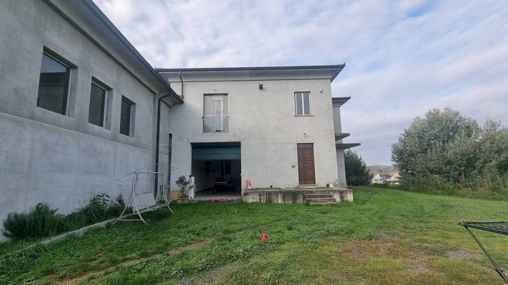 Facciata - Capannone via Stradale per Asti, 72, Azzano d'Asti - foto 2