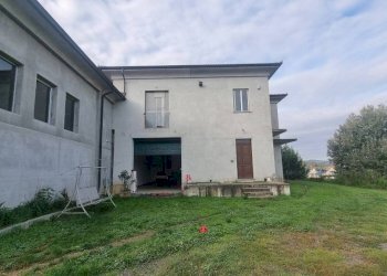 Facciata - Capannone via Stradale per Asti, 72, Azzano d'Asti - foto 2