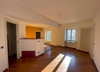 Soggiorno - Quadrilocale via Cesare Balbo, 2, Chieri - foto 5