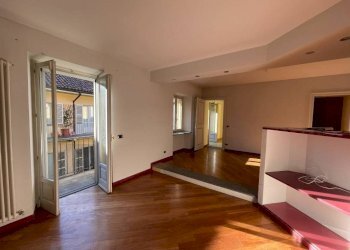 Soggiorno - Quadrilocale via Cesare Balbo, 2, Chieri - foto 4