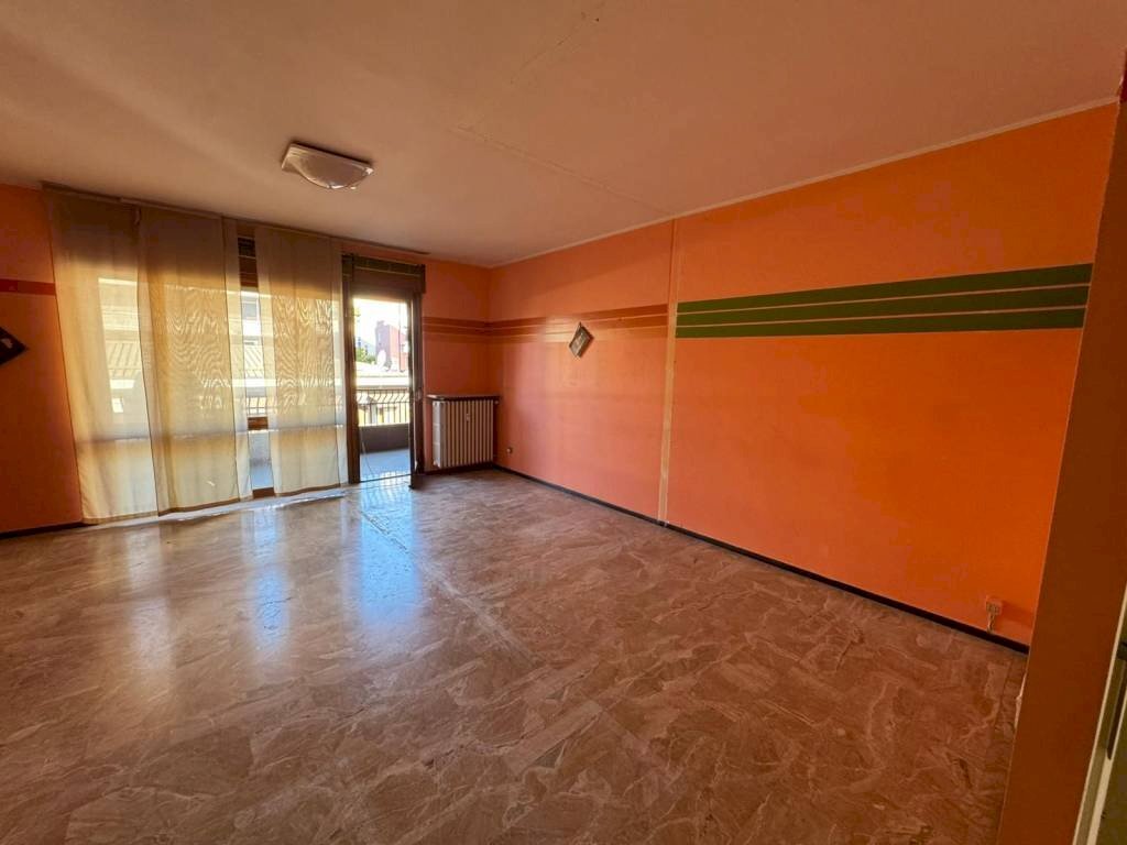 Cucina - Quadrilocale via Vittorio Veneto, 11, Varese - foto 2