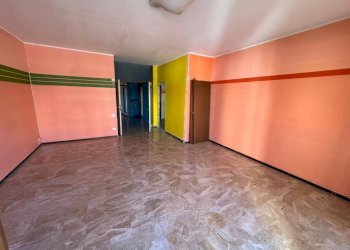 Interno non residenziale - Quadrilocale via Vittorio Veneto, 11, Varese - foto 6
