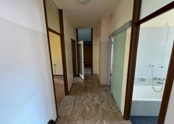 Corridoio - Quadrilocale via Vittorio Veneto, 11, Varese - foto 24