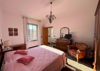 Camera da letto - Appartamento via Luigi Maria d'Albertis, Genova (zona Voltri) - foto 6